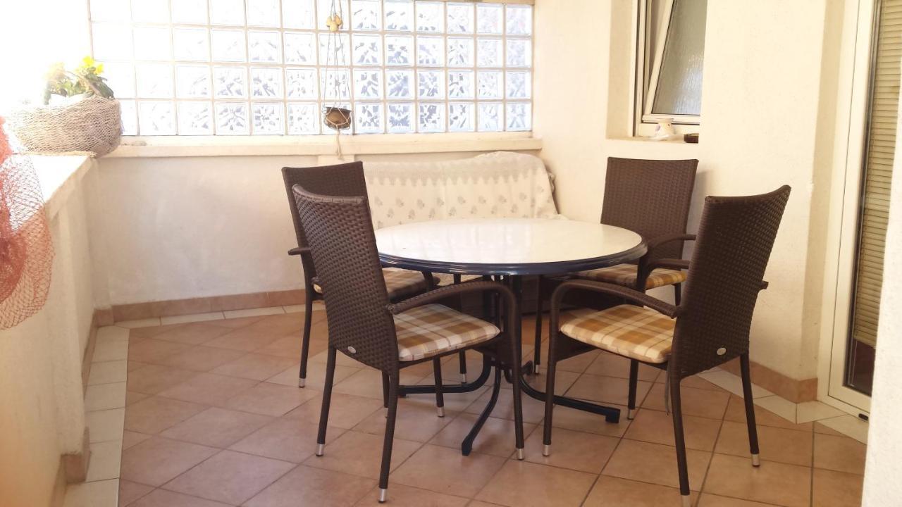 Apartments Sanda Tribunj Tribalj 部屋 写真