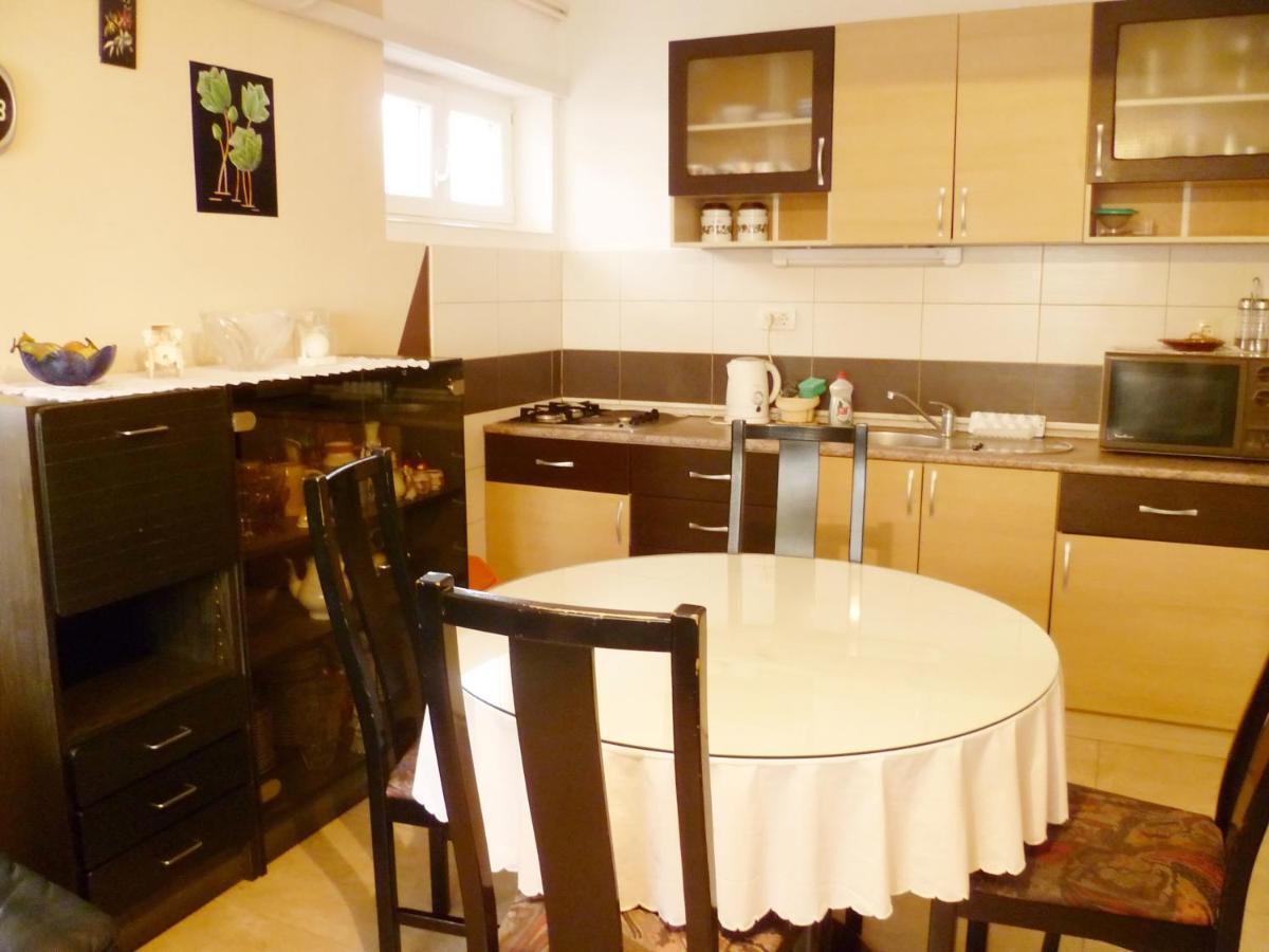 Apartments Sanda Tribunj Tribalj 部屋 写真
